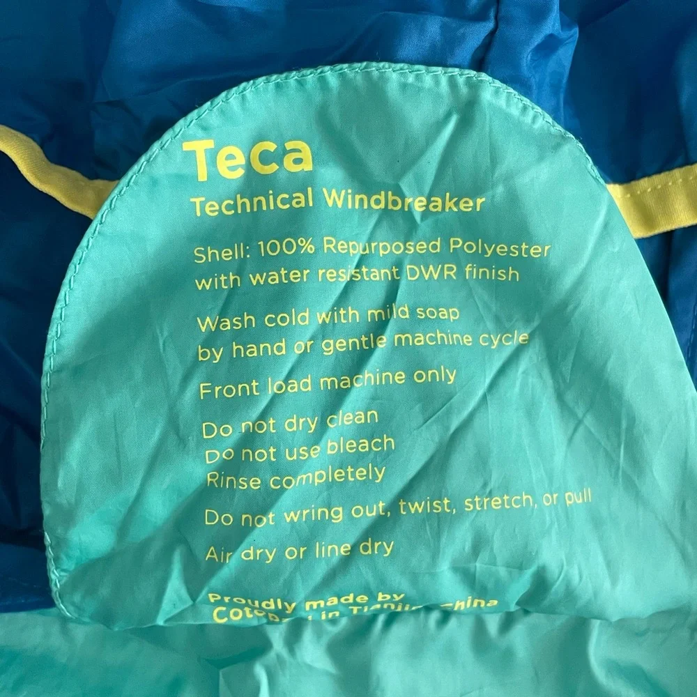 Cotopaxi Women's Utility Jacket in Light Blue and Teal - Picture 6 of 6